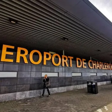 Rive Gauche 39 J Centre - Gare - Aeroport * 샤를루아